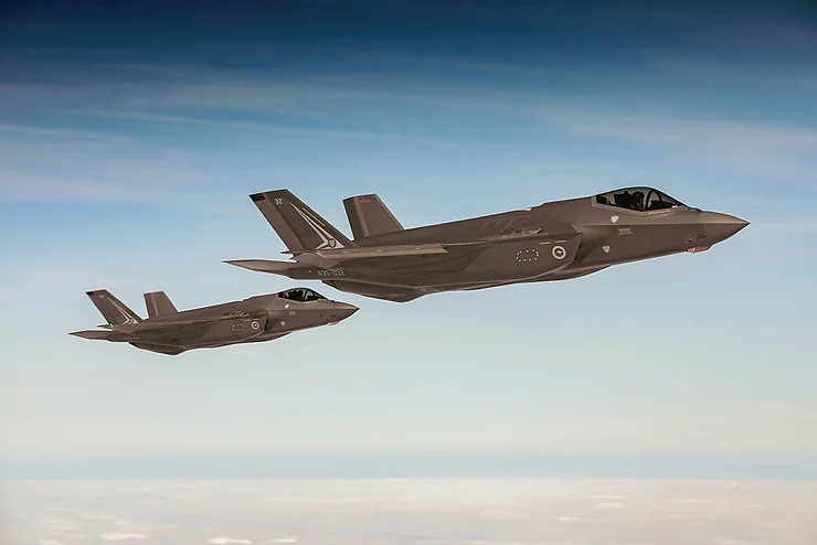 They’re back – F35 Lightning jets taking off and landing at RAAF Richmond again tomorrow