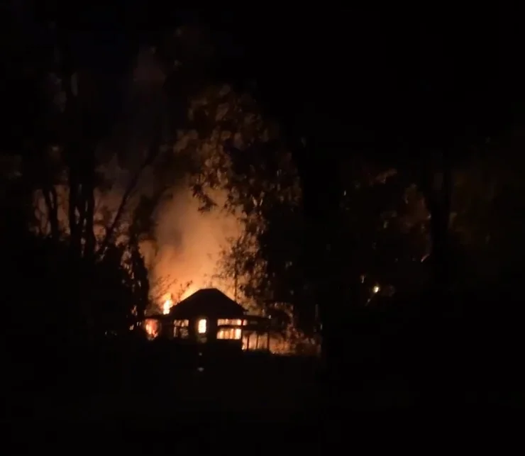 Fire rips through derelict Millers Nursery at McGraths Hill overnight – burns it to the ground