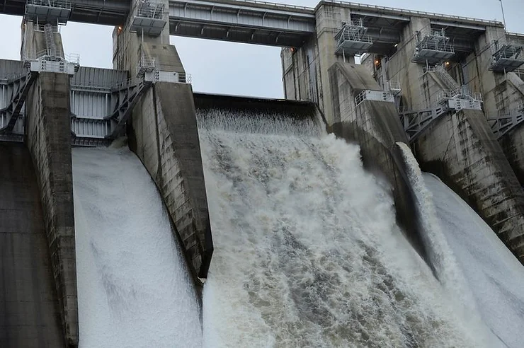 Warragamba Dam 100% full releasing water – North Richmond Bridge open – Windsor Bridge still closed