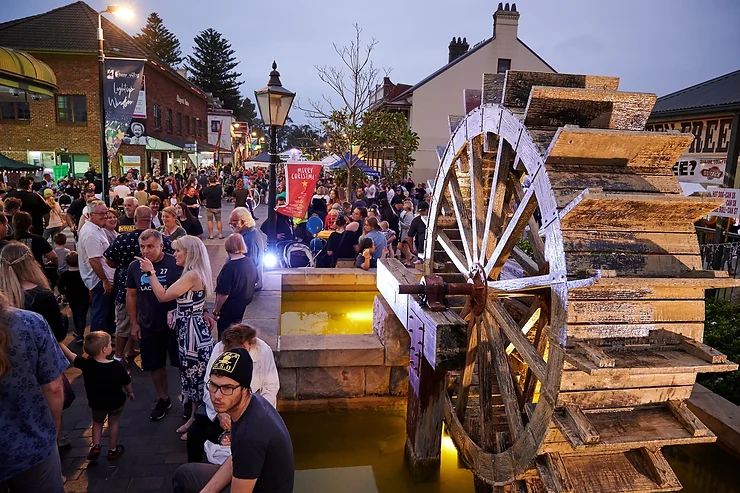 Christmas comes to the Hawkesbury with the Light Up Windsor Festival and annual street fair