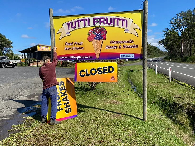 Bilpin’s Tutti Fruitti told by Council they need to move entrance sign after 18 years or be fined